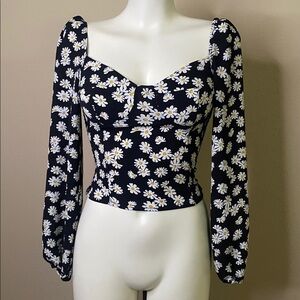 ELUCP Black Daisy Print Long Sleeve Sweetheart neck romantic Top S 🖤🌼